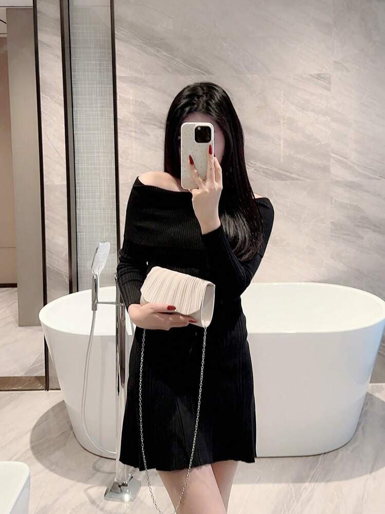 Moonlit Eve Pleated Satin Evening Clutch Bag detail photo 10 - Evening Bags at ShopKaar